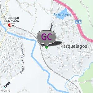 Detrás de campo de fútbol