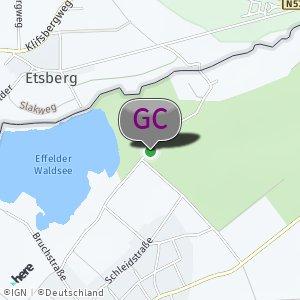 Parkplatz am Effelder Waldsee, im Wald Richtung Getstsaper M