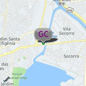 Terreno ao lado da ponte ao lado do rio
