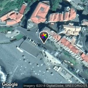 Parkplatz vorm Hotel Da Vila