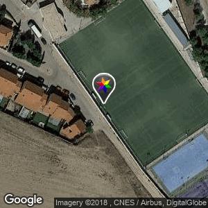 Detrás de la piscina municipal
