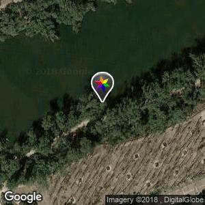 Rondilla cerca del río y del campo de fútbol