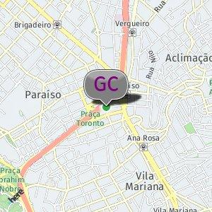 Praça ao lado do viaduto e da 23 de maio