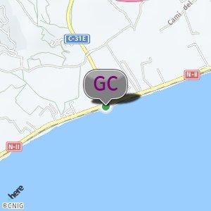 Playa y acceso por debajo de la nacional