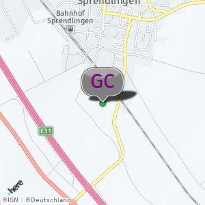 Hinter dem Schwimmbad