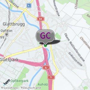 Parkplatz hinter Denner Opfikon am Fluss entlang