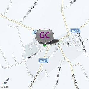 Bos achter brandweer kazerne