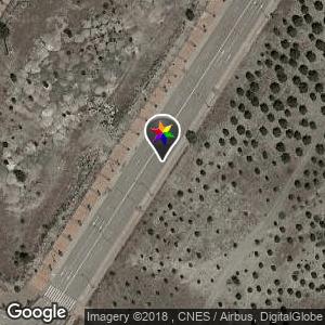 Parque detrás de torre negra y gasolinera low cost. Ensanche de Vallecas