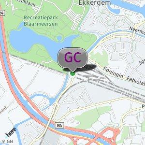Kleine parking brug naar Blaarmeersen