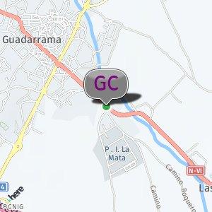 Descansillo para coches y camioneros frente gasolinera
