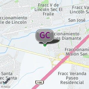 Atrás de las oficinas de ventas de casa