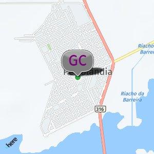 Por trás da igreja