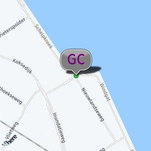 De weg naast naast de zee