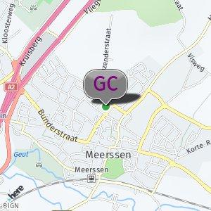 Veldje tussen huizen
