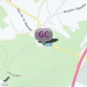 Petit parking à gauche en sortant de l'autoroute
