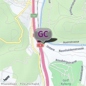 Parkplatz bei der Töss neben Wald