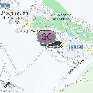 Detrás del hotel Santana