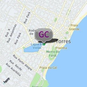 Banco branco perto da lagoa