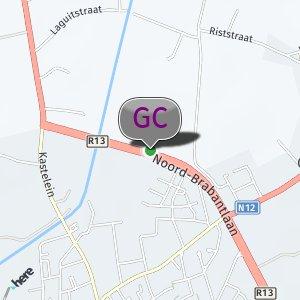 Naast de brug