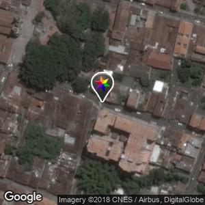 Plazoleta edificio Fuente Clara
