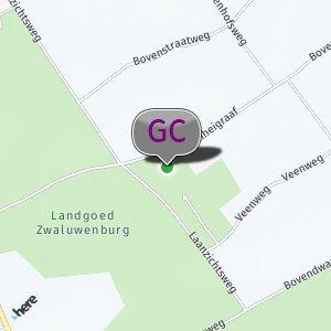 Bankje bij het bos en het bankje