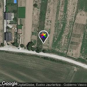 Aparcamiento al lado del puente romano, por las mesas del río