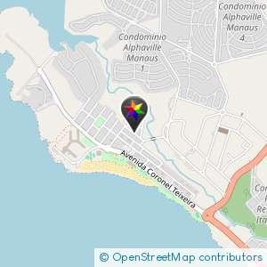 Rua deserta atras dos prédios da orla