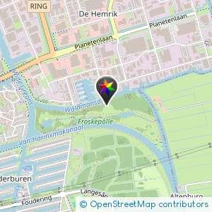 Bankje op grasveld Froskepolle