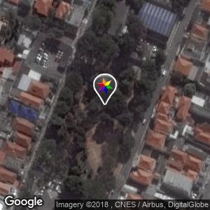 Praça entre escola e posto policial