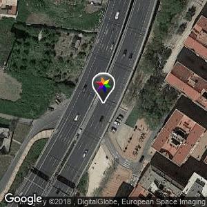 Aparcamiento bajo la autopista A-30