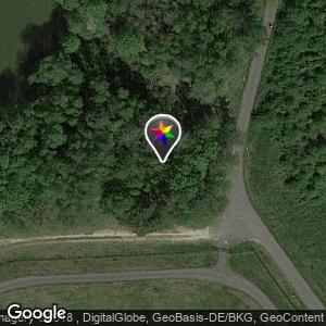 Rastbank vor Wald am Fliegerhorst
