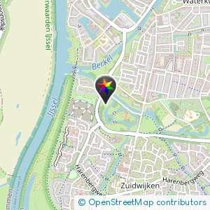 Bankje bij bospad