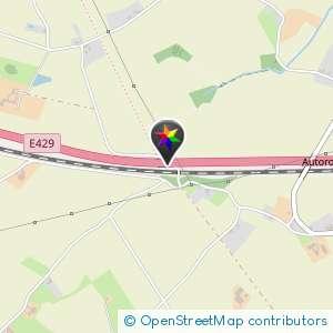 Petit chemin qui passe en dessous de l’autoroute