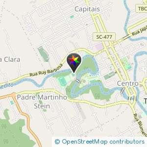 Complexo esportivo perto do T-Rrex
