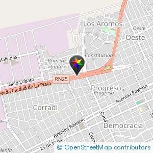 Entre los árboles en medio de la Avenida la Plata