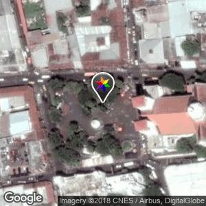 Parque central David J. Guzman frente a Catedral