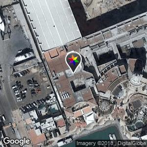 Puerto Paraíso, baños estacionamiento
