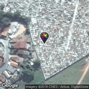 Cemitério Municipal, nos fundos