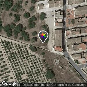 Parking y grande zona verde de Bitem
