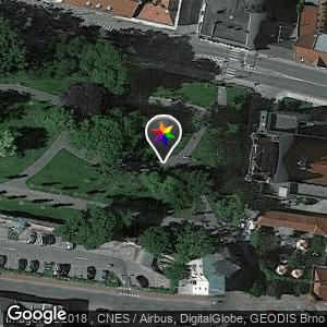 Lavicka v parku