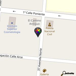 Casa abandonada frente al Liceo Salvadoreño