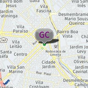 Em frente a Praca Toledo Barros
